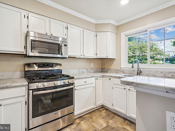 5th image of 1258 Quaker Hill Dr