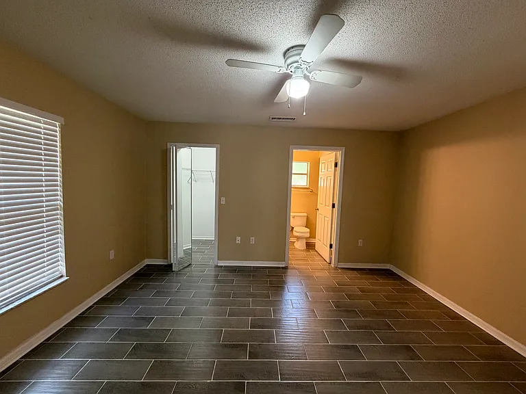 835 Lancaster Ave — Photo 16