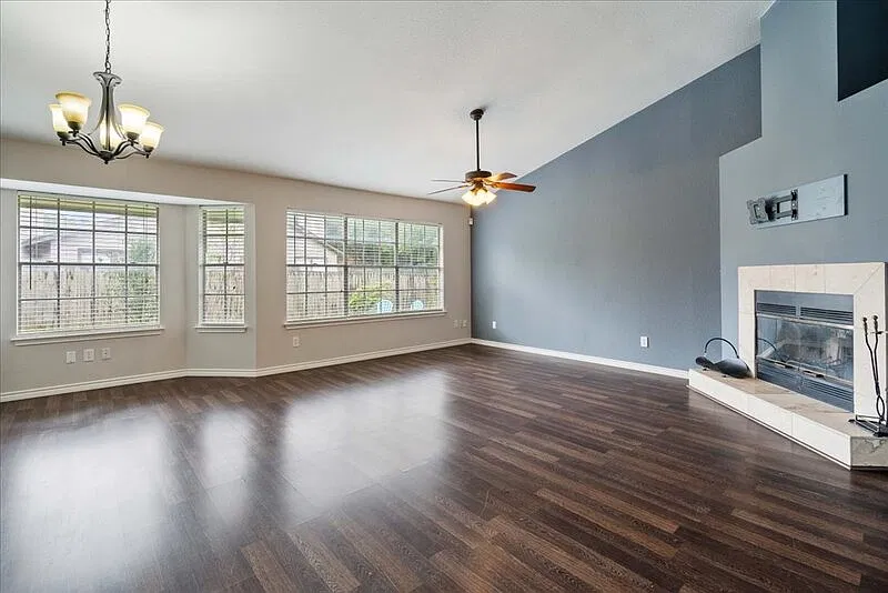 3 bed, 2.0 bath, 1633 sqft, $2,450 — Photo 4