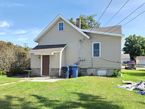 3rd image of 826 River St