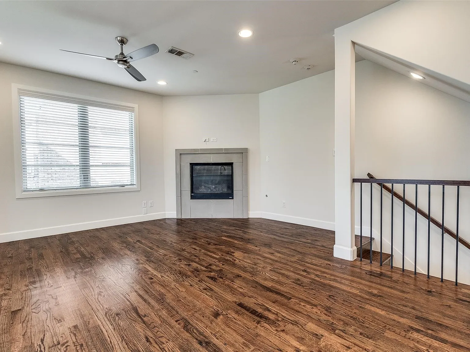 3 bed, 3.0 bath, 1750 sqft, $6,200 — Photo 3