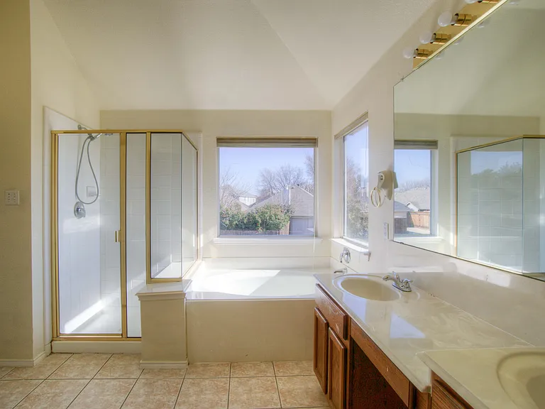 5441 Mohawk Ct — Photo 2