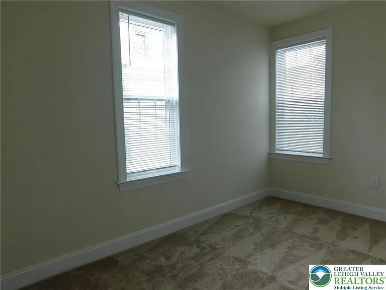 68 W Union Blvd — Photo 24