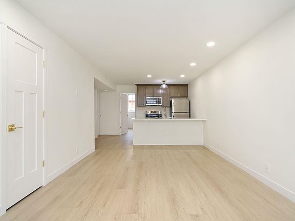 5th image of 2400 Greenbriar Dr APT A
