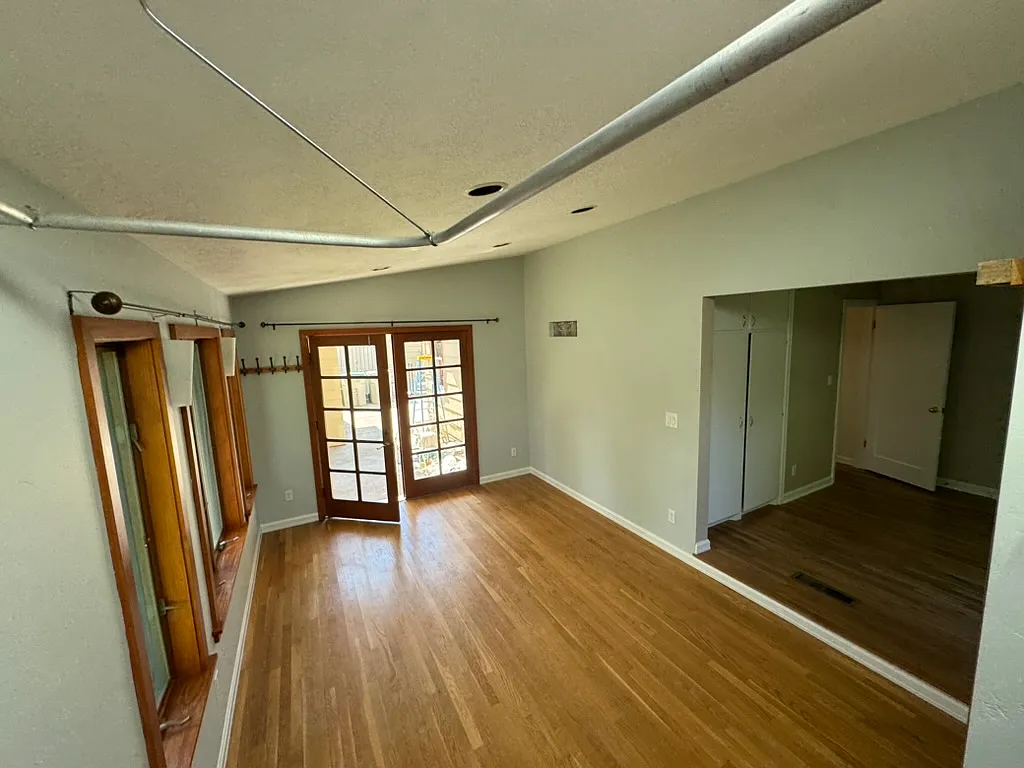 3 bed, 1190 sqft, $2,200 — Photo 4