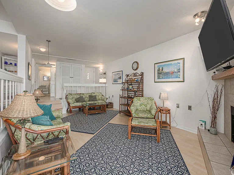 1800 Clubhouse Dr #D-30 — Photo 5