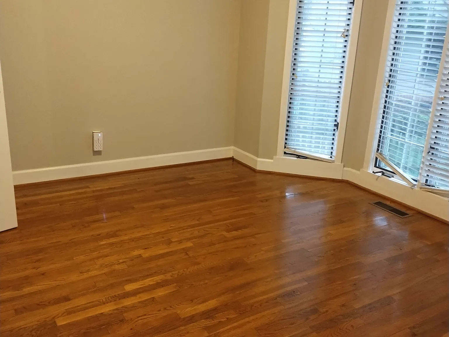 4 bed, 2.5 bath, 2680 sqft, $2,550 — Photo 3