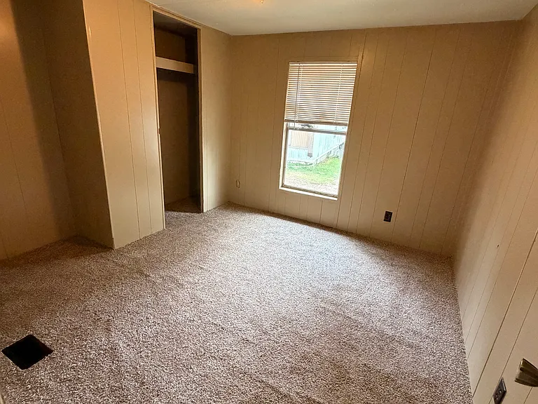 5542 Whites Ferry Rd — Photo 9