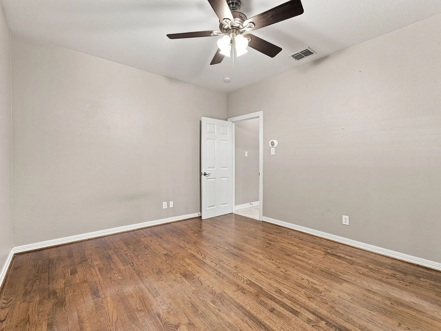 3 bed, 2282 sqft, $4,500 — Photo 4