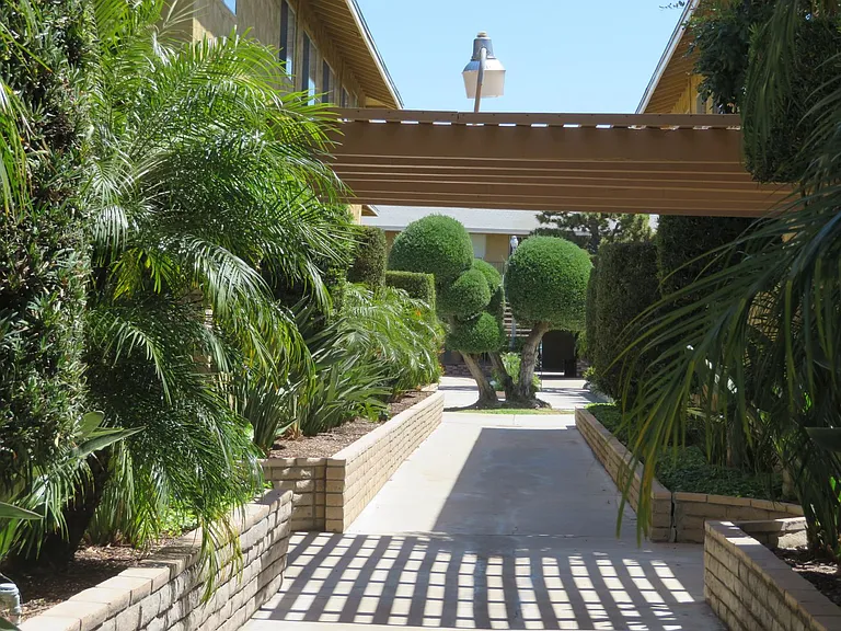 Franciscan Garden — Photo 12