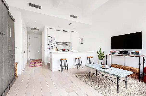 Rented by Compass | media 9