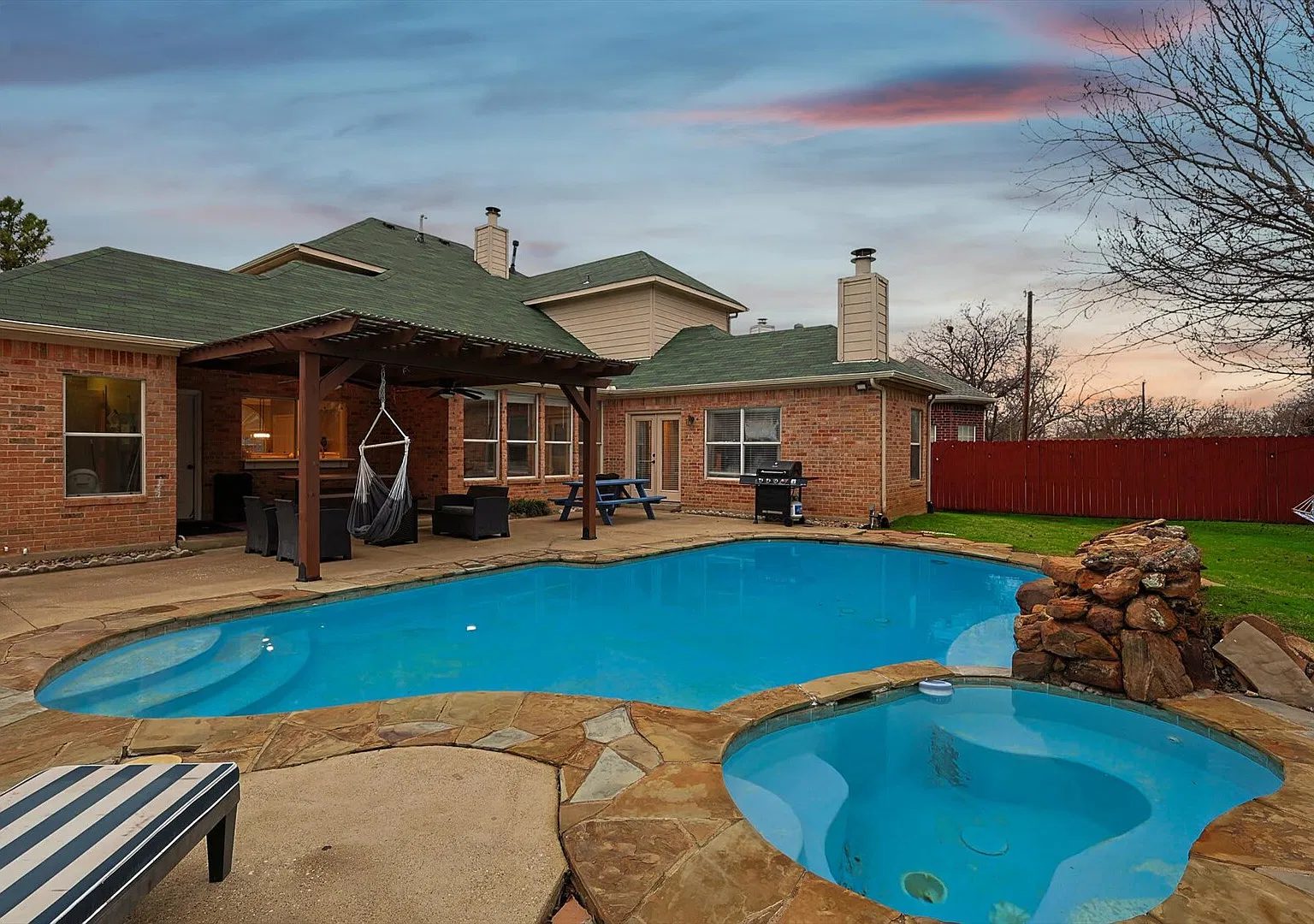 Immaculate 5BR/2.5B Villa with Pool and Cinema — Photo 2