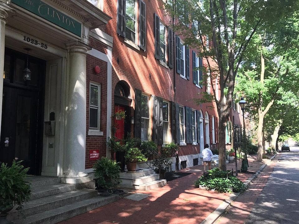 1st image of 1023 Clinton St #205