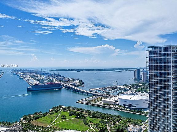 2nd image of 1100 Biscayne Blvd Unit 4306