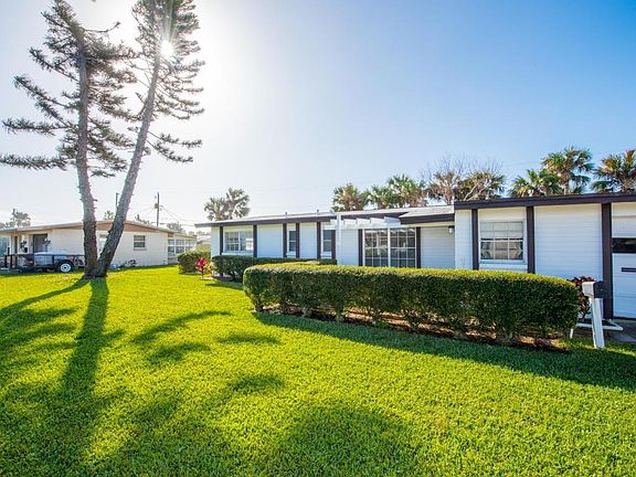 5th image of 8 Raymonde Cir