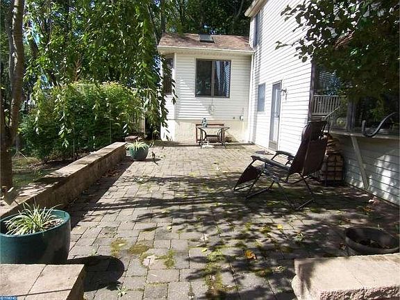 4th image of 1565 Caroline Dr
