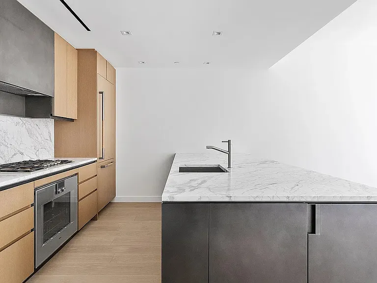 555 W 22nd St #9FE — Photo 22