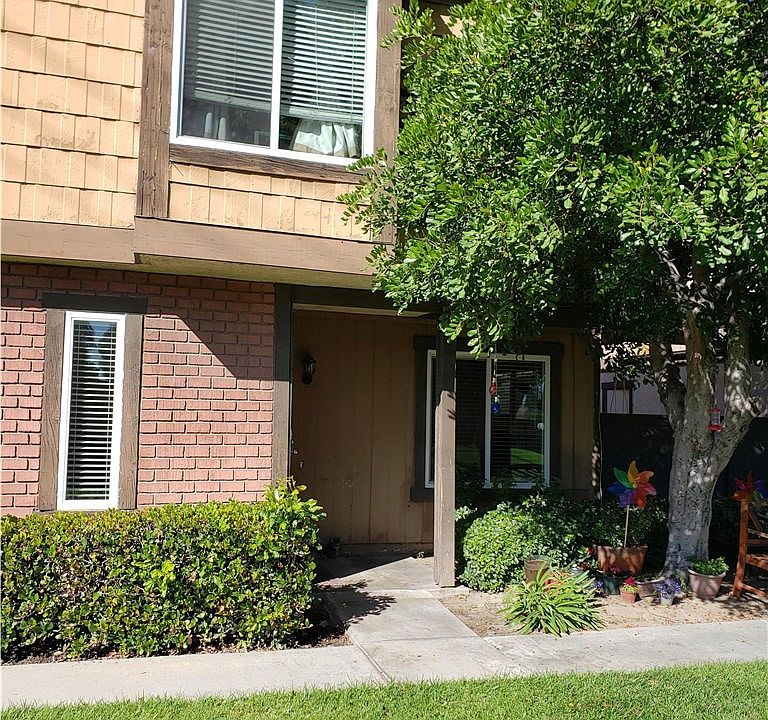 1st image of 1838 N Vineyard Ave APT B