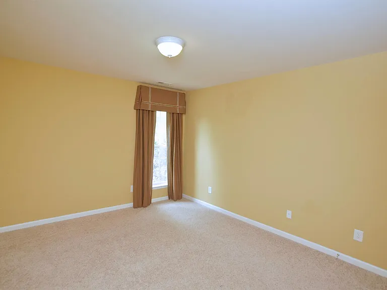 2105 Corwith Dr — Photo 18