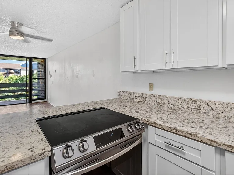 1015 Aoloa Pl — Photo 7
