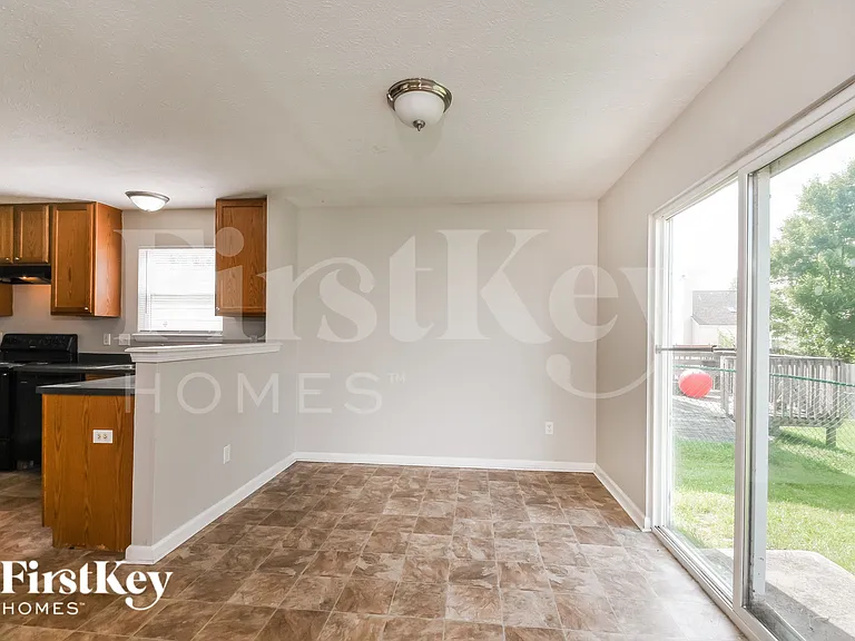 11618 Congressional Ln — Photo 6