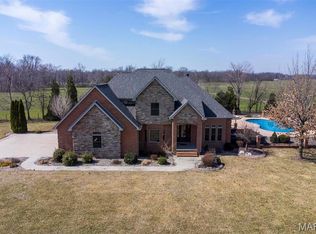 3437 Fairway Dr, Highland, IL 62249