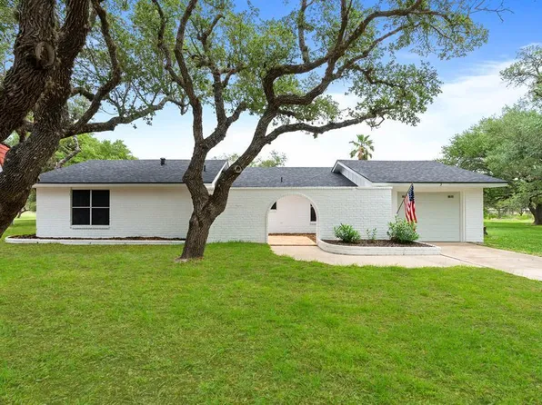 3 S Lake Dr, Rockport, TX 78382