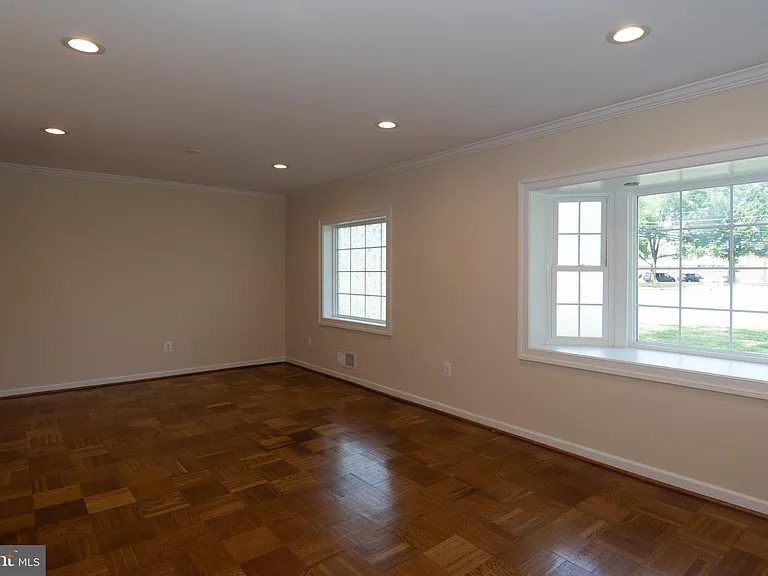 6400 Japonica St — Photo 5