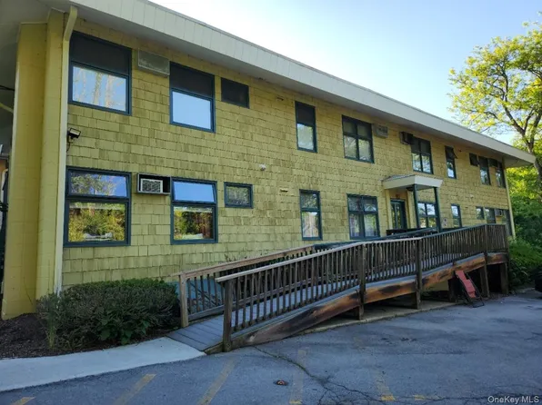 20 Locust St #1B, Warwick, NY 10990