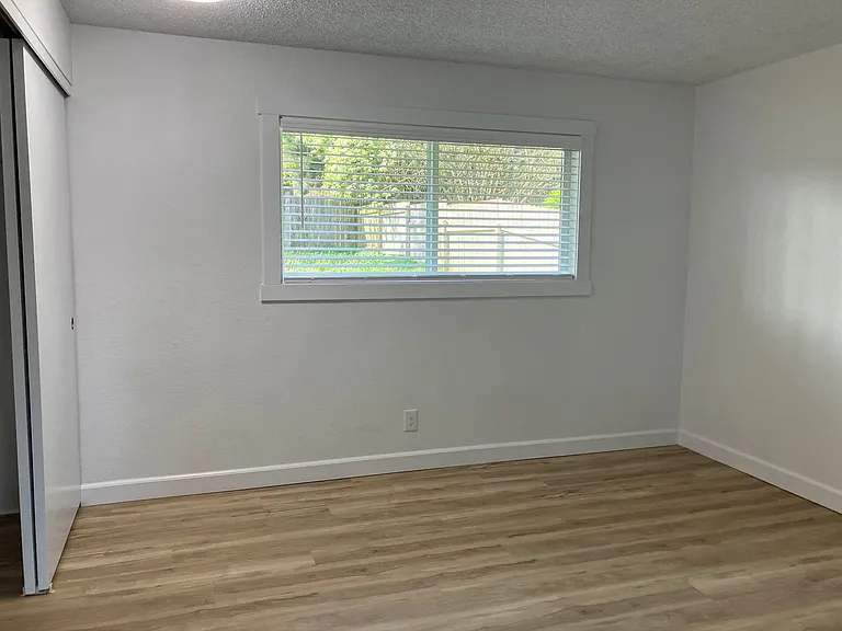 1794 Rialto Ave S — Photo 16