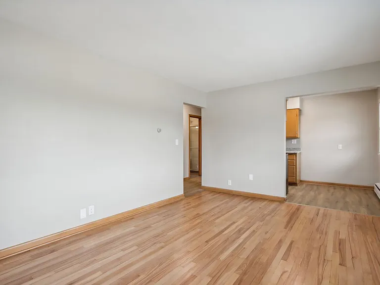 2204 S 99th St — Photo 10