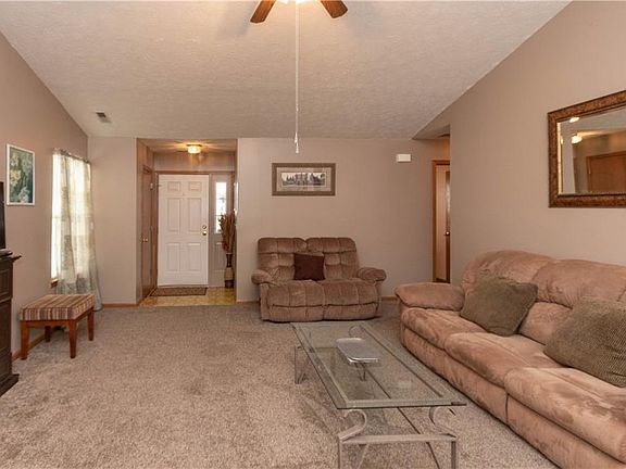 5th image of 12 Ashwood Cir