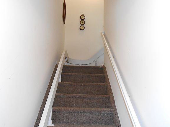 5th image of 208 Cambridge Ct
