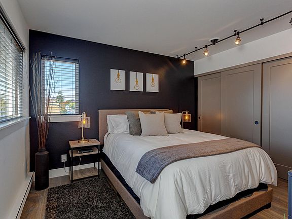 Downstairs queen bedroom
