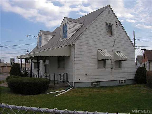 2nd image of 5 Greenleaf Ln