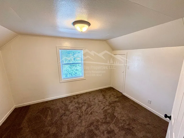 920 Winchester Ave — Photo 5
