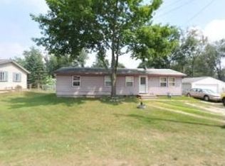 573 Farnsworth Rd, White Lake, MI 48386