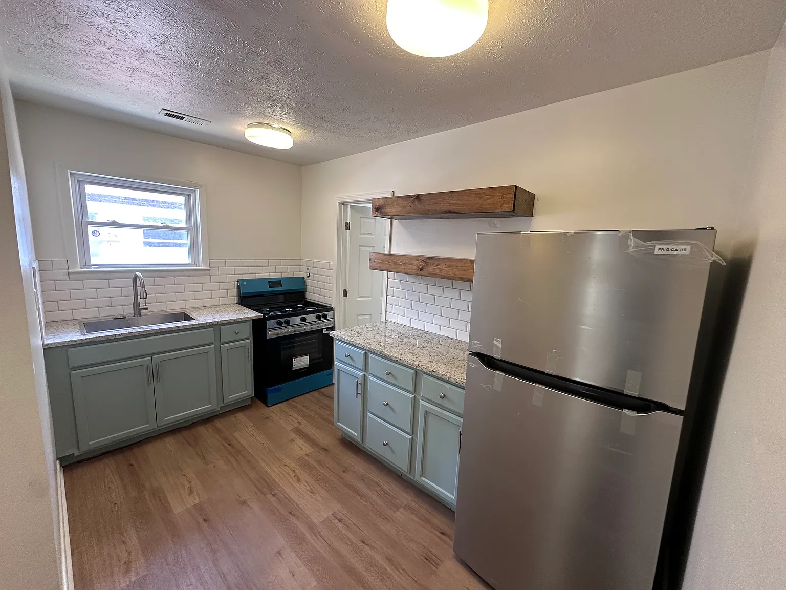 2 bed, $1,000 — Photo 1