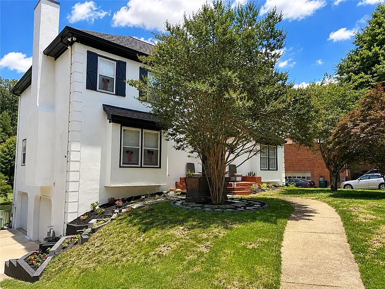 8945 Carroll Manor Dr — Photo 35