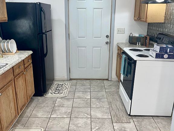 4th image of 985 Highland Ave
