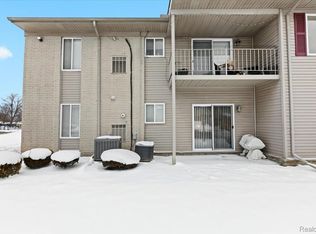 9959 Allen Pointe Dr, Allen Park, MI 48101