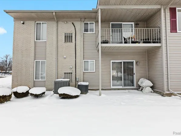 9959 Allen Pointe Dr, Allen Park, MI 48101