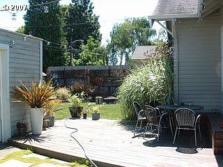 patio between house and garage