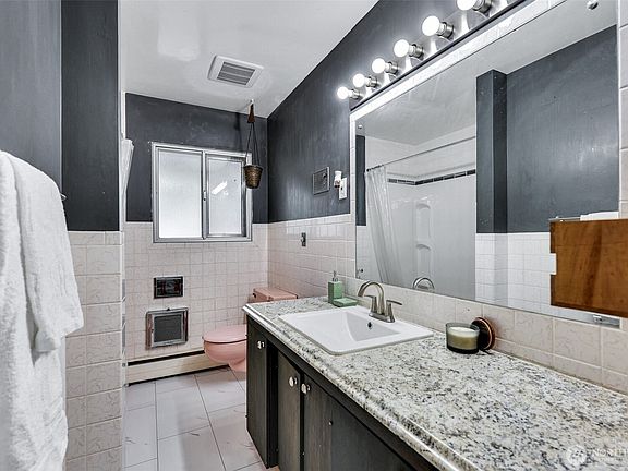 5th image of 405 W 7th Avenue