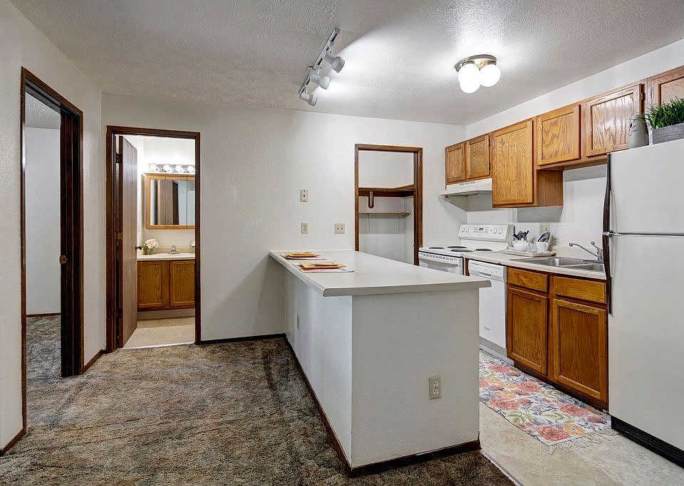 Russian Jack Apartments - Kitchen