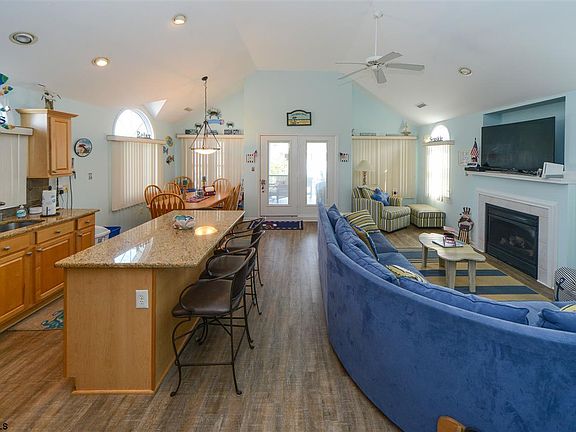 4th image of 1718 Asbury Ave #2