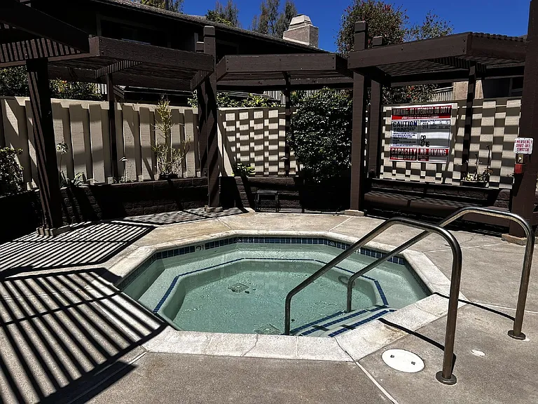 4705 Birchwood Cir — Photo 15