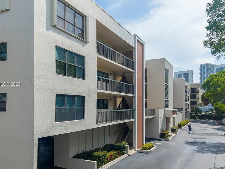 200 Golden Isles Dr #203 — Photo 38