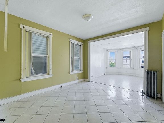 3rd image of 490 E 27Th St