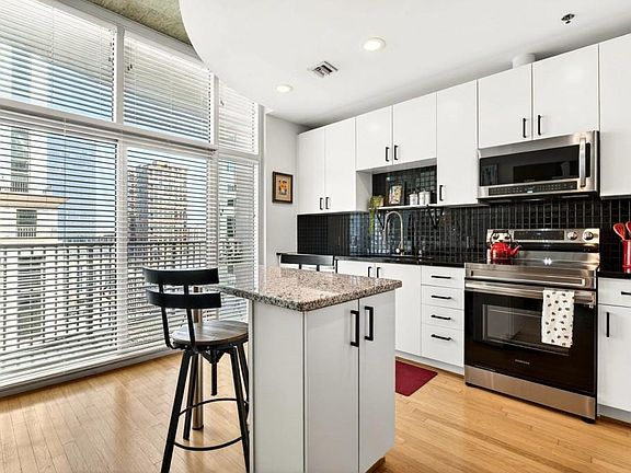 5th image of 943 Peachtree St NE Unit 1403